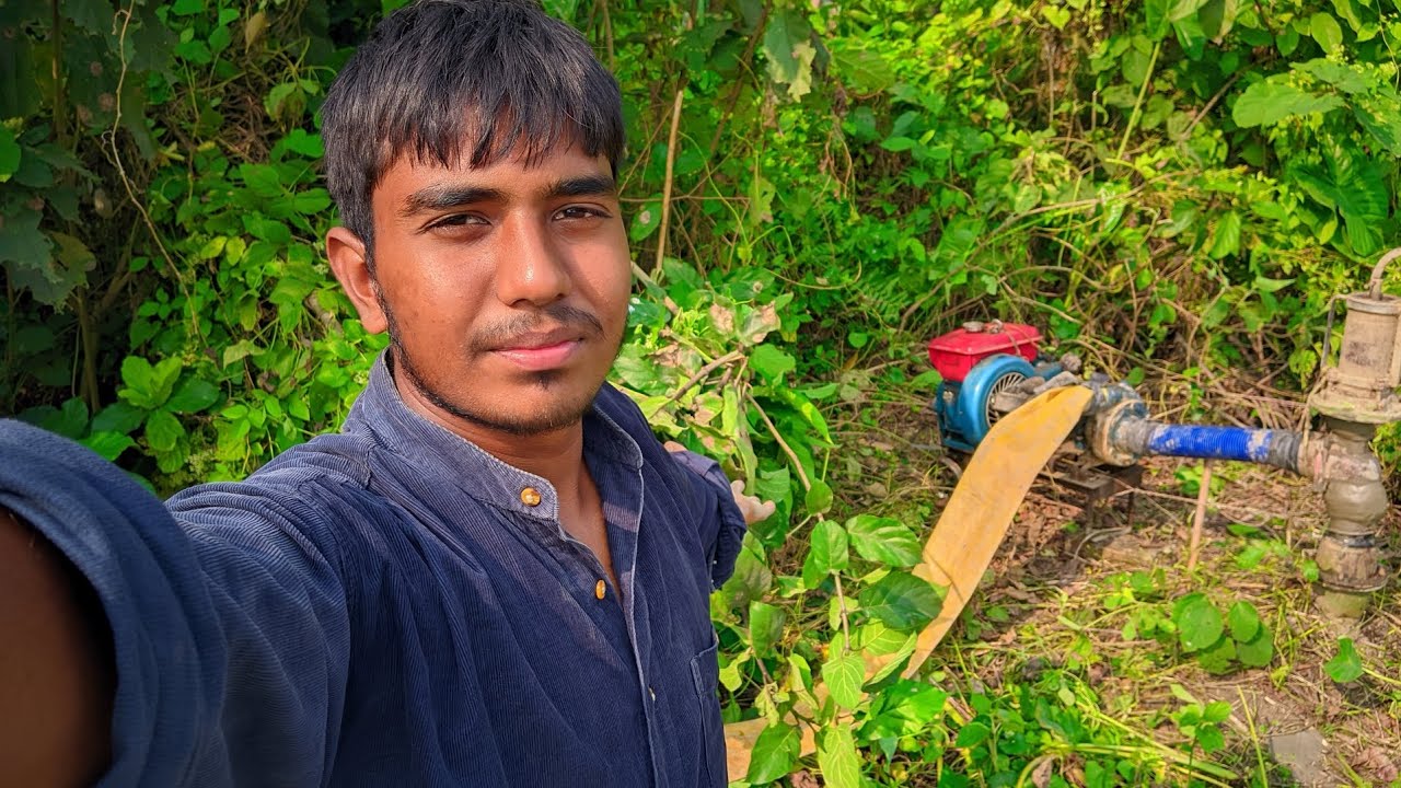 জমিতে জল দিচ্ছি আজকে 😊।