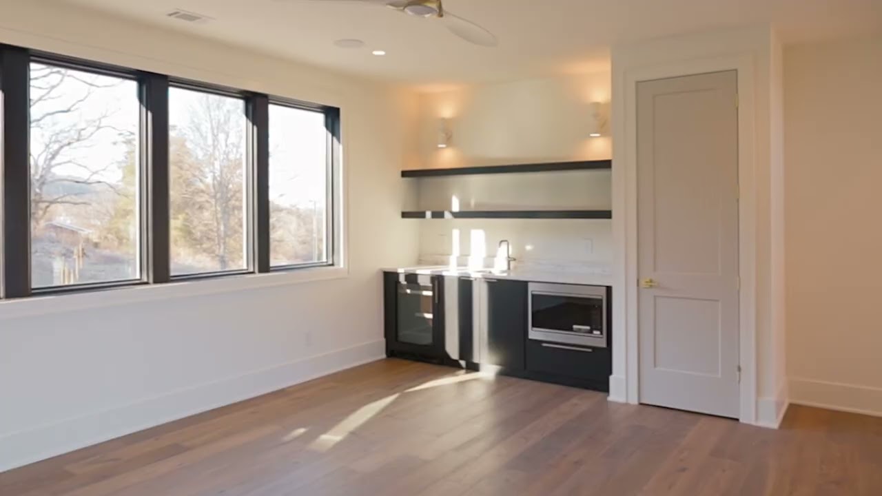 Standard Cinematic Horizontal Video Tour