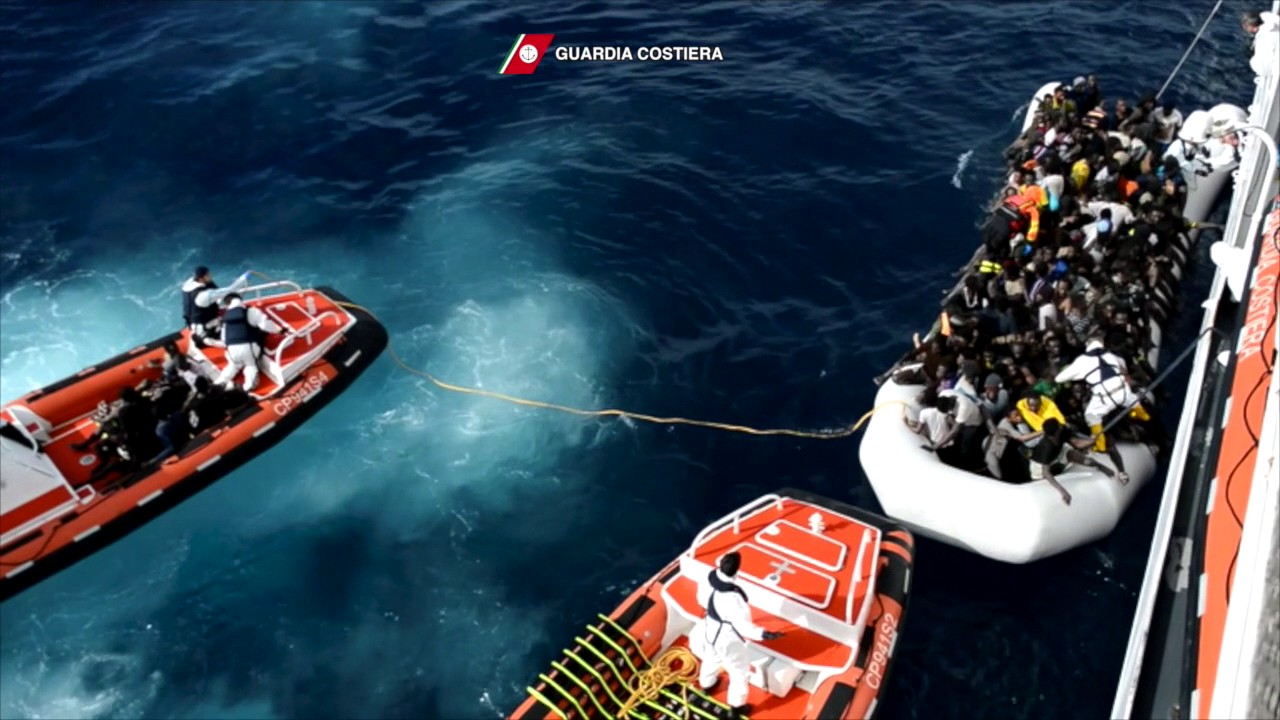 Migranti - Salvataggio in mare di un gommone - 11 dicembre 2016