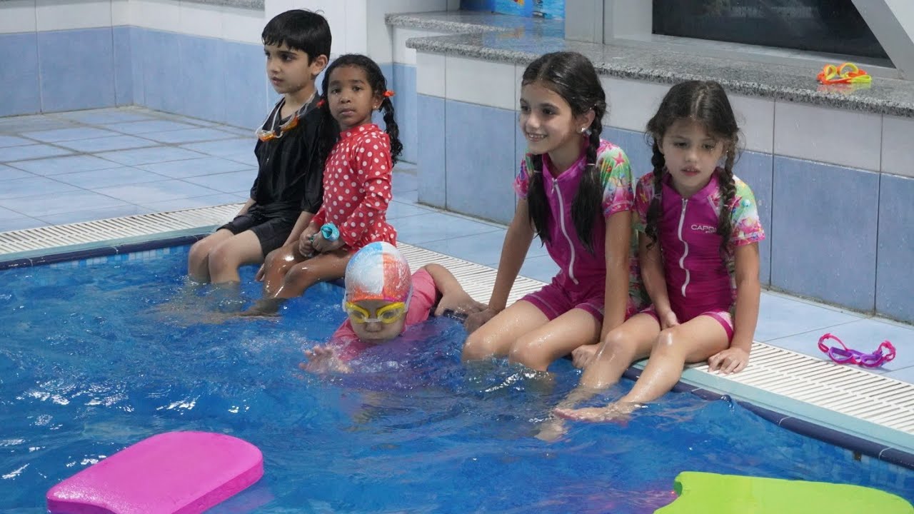 سوار وماسة بتعلموا سباحة