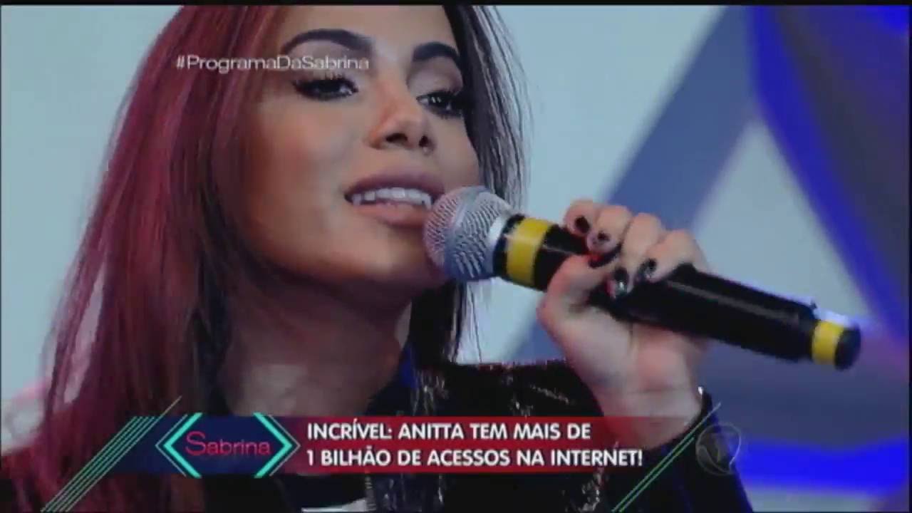 Anitta canta seu sucesso Bang e agita a galera no Programa da Sabrina