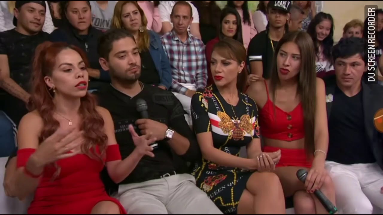 ¡Enamorandonos! Ahora resulta que Rosa piensa que Alexia le quiere bajar a su novio.🤣