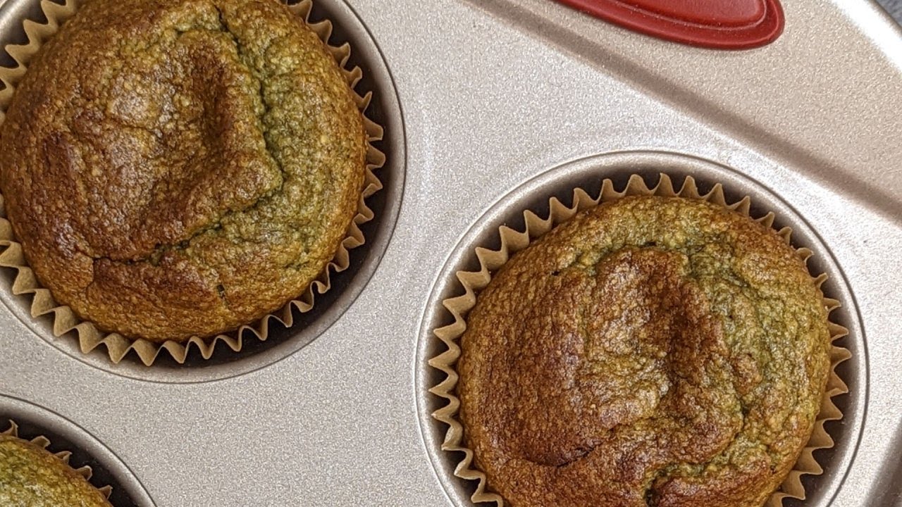 How to Make Spinach Banana Oat Muffins | Healthy Breakfast for Kids from Jenny Mollen