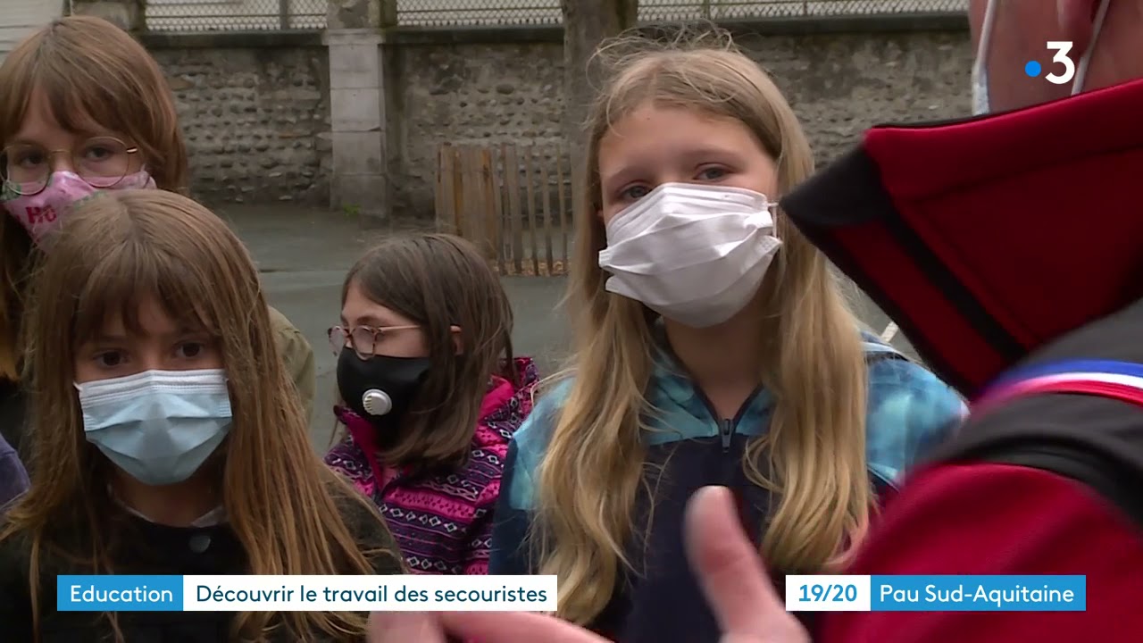 Ecole Marca de Pau : démonstration des équipes cynotechniques du SDIS 64.