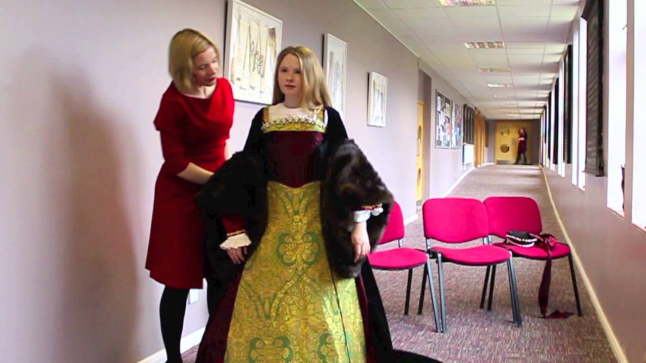 Lucy Worsley explains how to dress like a Tudor Queen