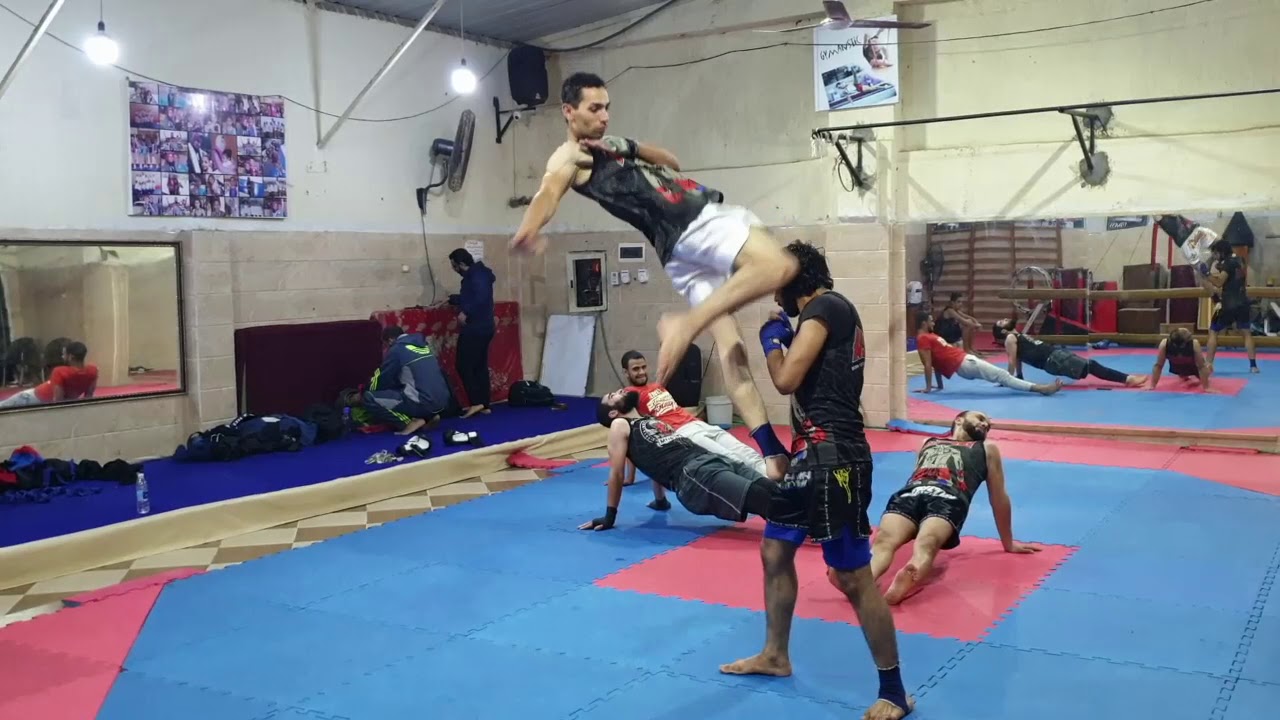 تعلم المواي بوران حركة الطلوع علي الجسم    #MuayThai Muay Thai - Muay boran