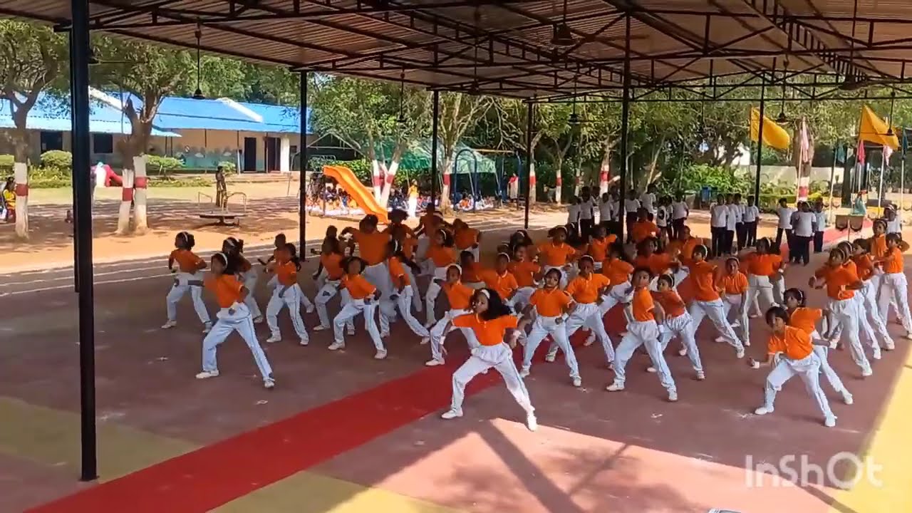 Aerobic dance performance by kids of class 1 to 5.