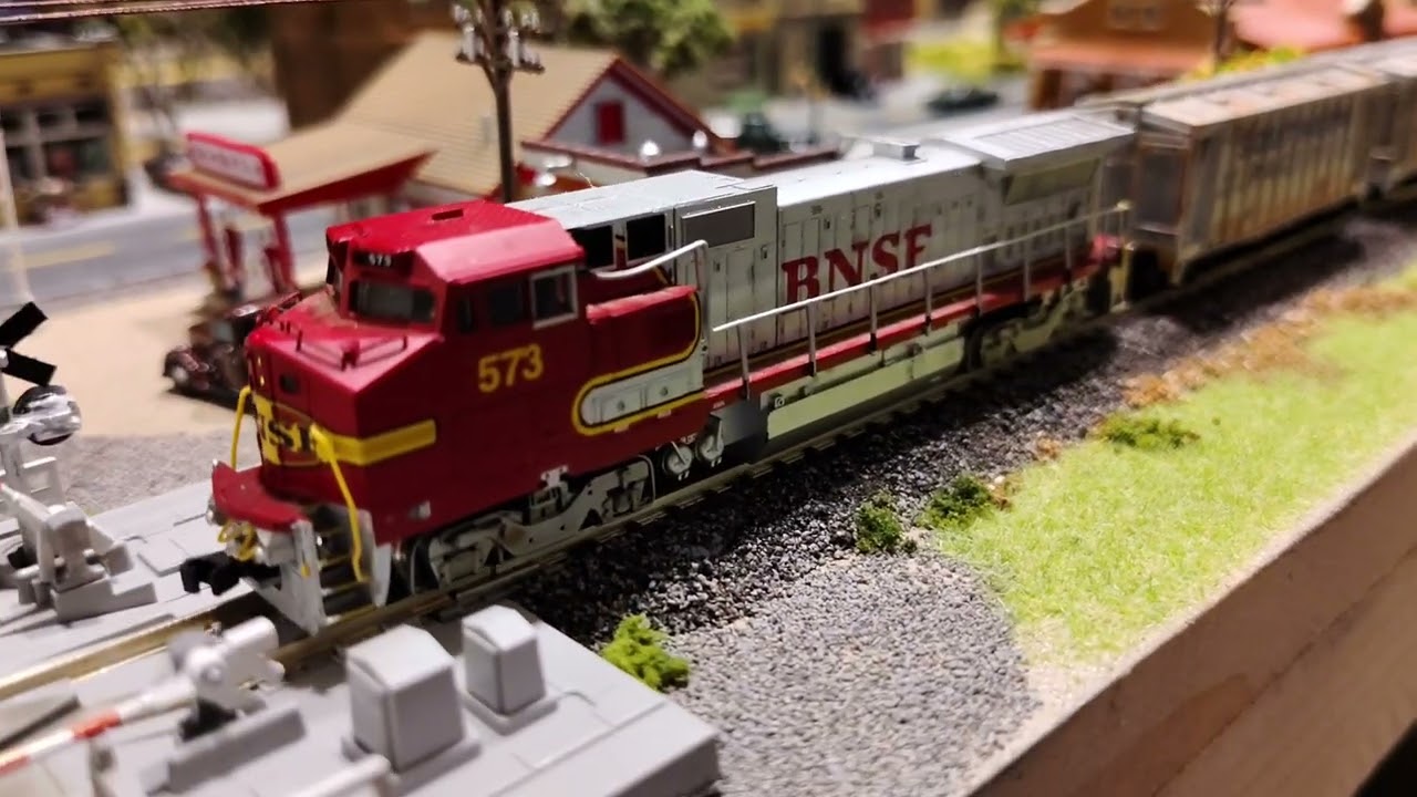 N Scale Atlas Dash 8-40BW Mechanical Restoration Results