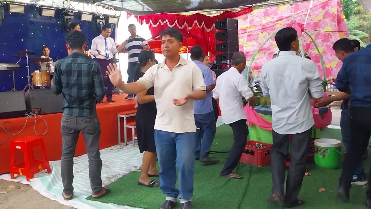 Đám cưới sóc xoài 