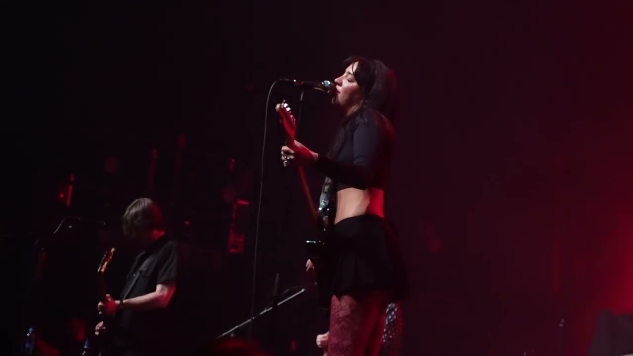 The Mysterines - Dangerous - Live at 013  - Tilburg 2024