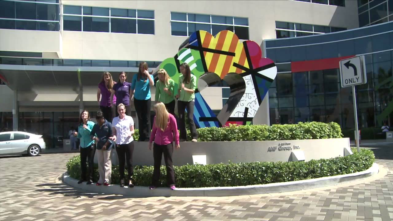 PHARRELL WILLIAMS - HAPPY - (JOE DiMAGGIO CHILDREN'S HOSPITAL)