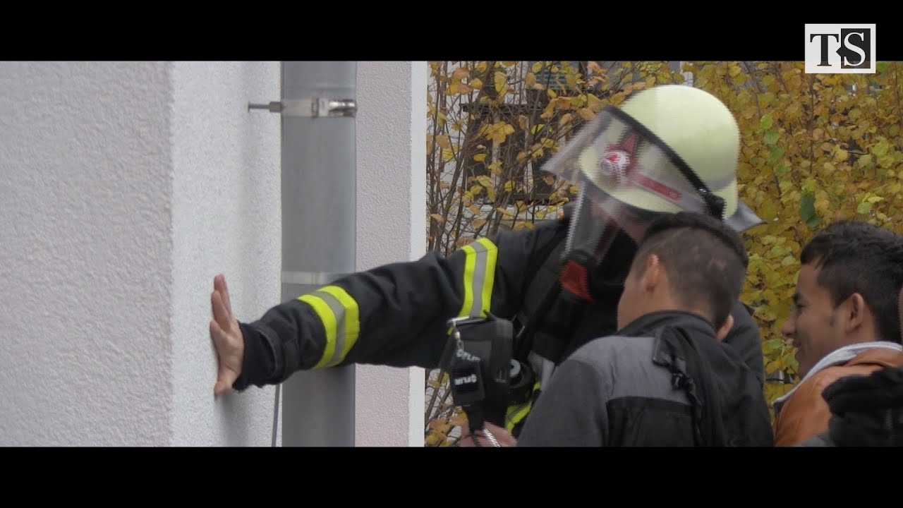 Integration durch Ehrenamt: Jugendliche Flüchtlinge zu Besuch bei der Feuerwehr Bad Wiessee