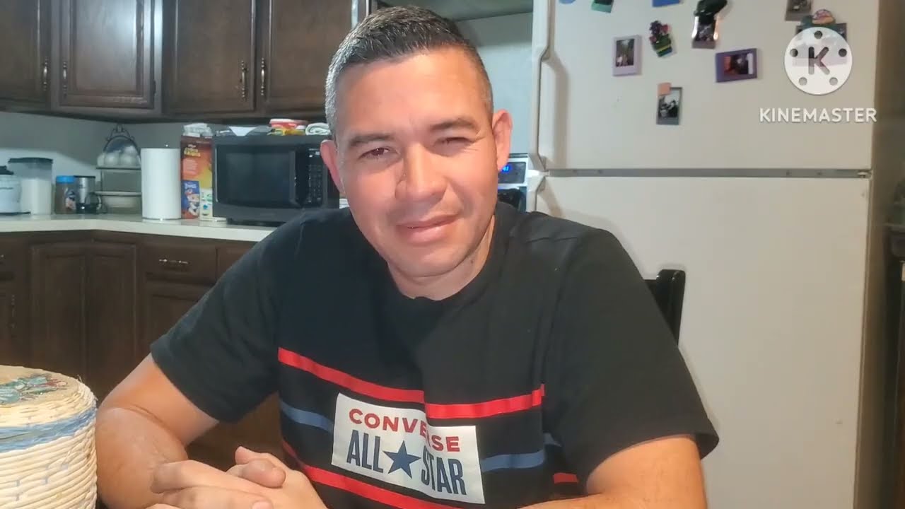 Los saltamontes que comen en MÉXICO saben bien con tortillas 