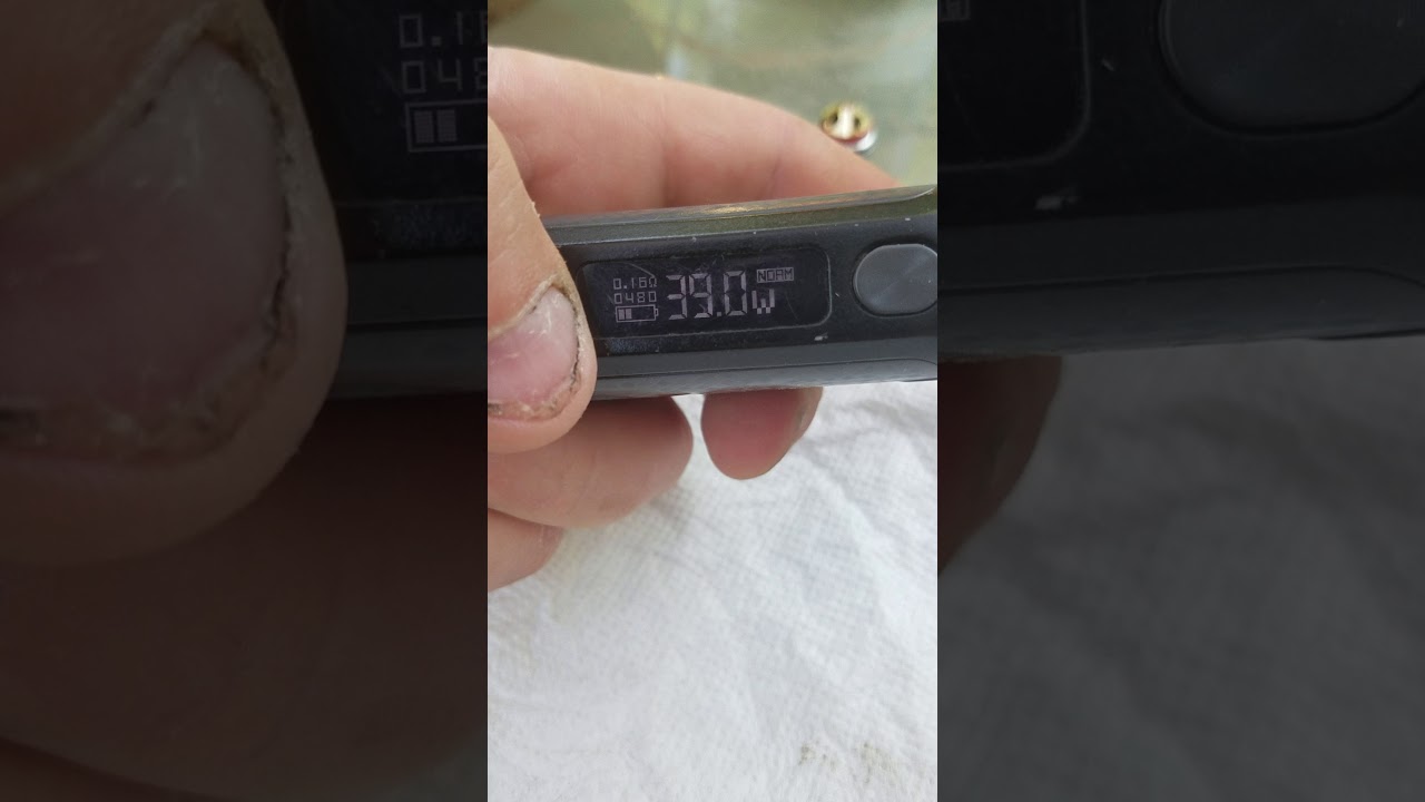 Setting a swag vape for E liquid cotton candy.