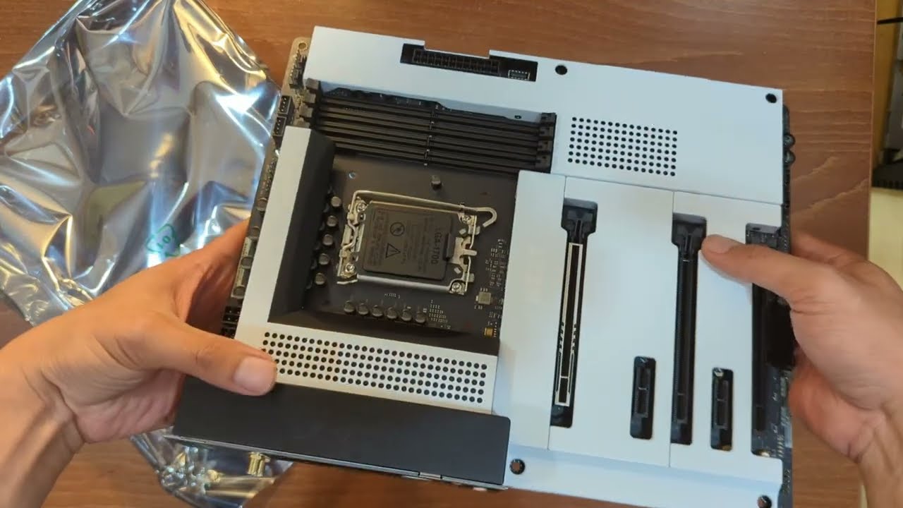Unboxing NZXT N7 Z790 motherboard