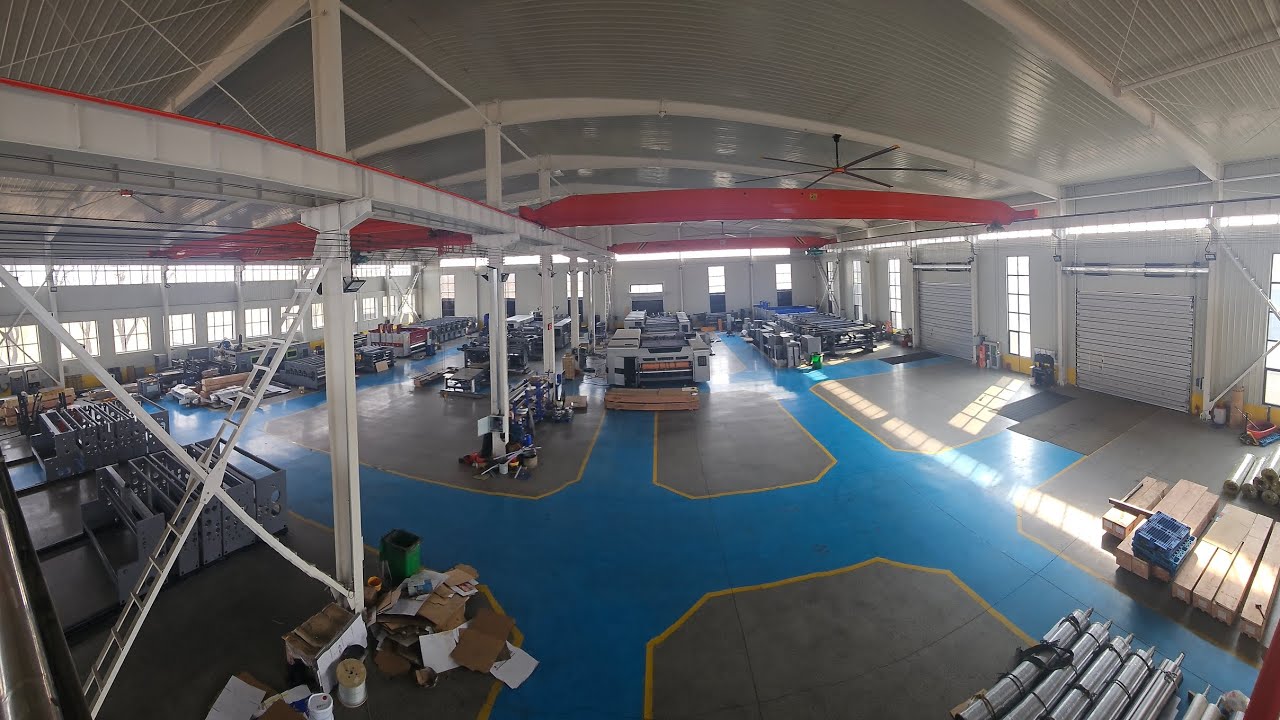 The flexo printer slotter rotary die-cutter machine production workshop of Xinyu carton machinery