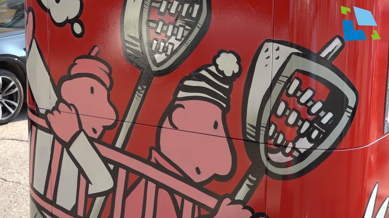 Nový graffiti kontejner na elektroodpad v Hradci Králové