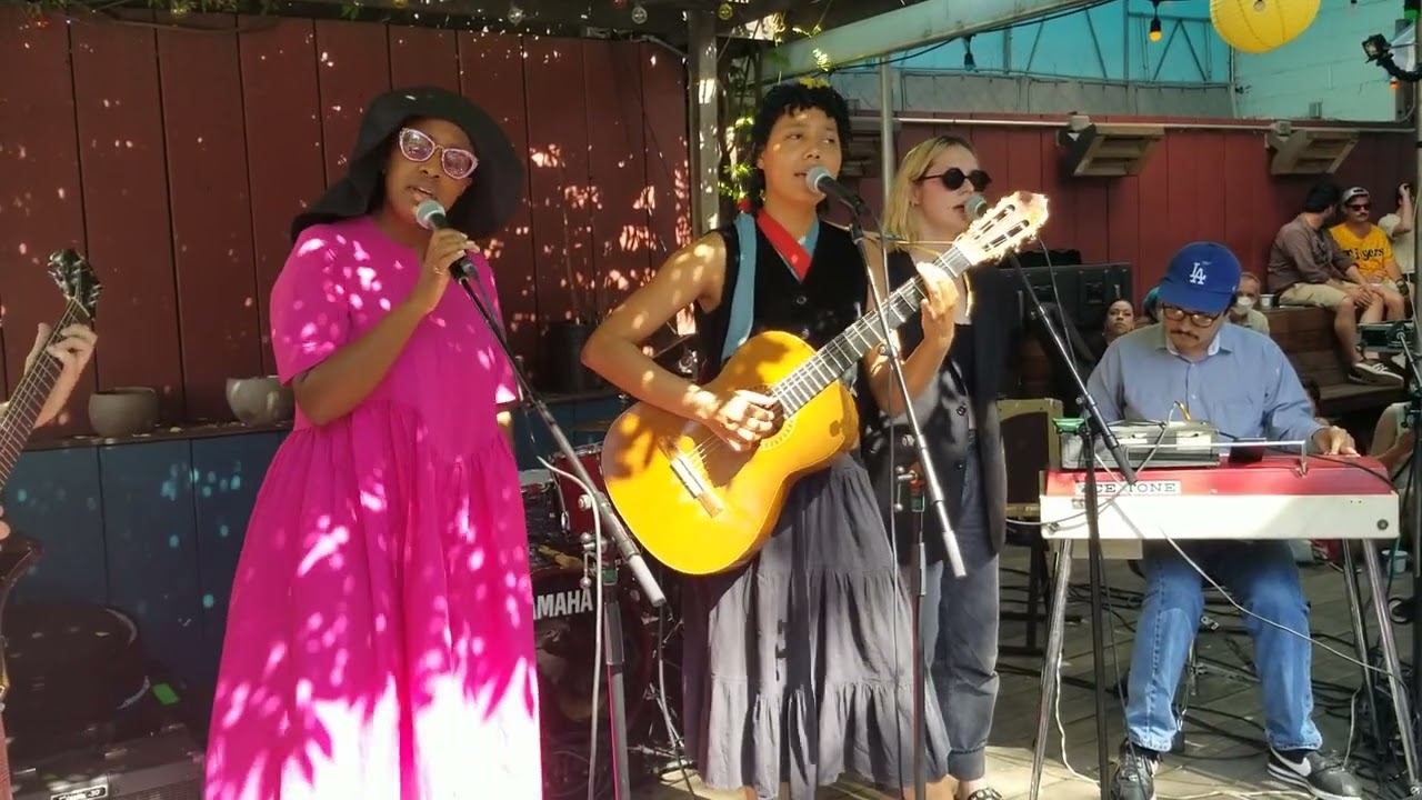 June McDoom live at Union Pool (with Cecile McLorin Salvant & Kate Davis) - On My Way (Live)