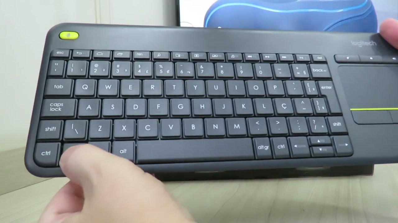 Logitech K400 Plus TV - Teclado Sem Fio com Touchpad, ABNT2, Passa Fio Com Alma De A&ccedil;o - 30 Metros