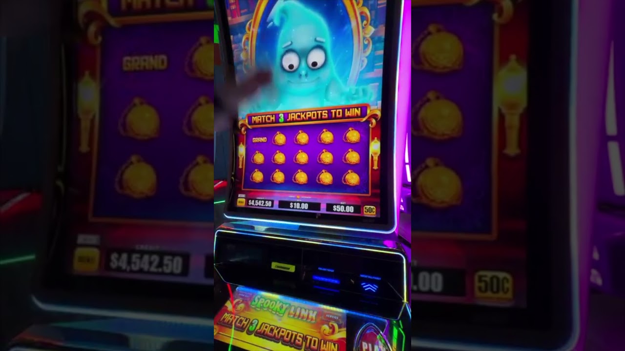 I WON THE GRAND JACKPOT on Spooky Link! #slots #casino #vegas