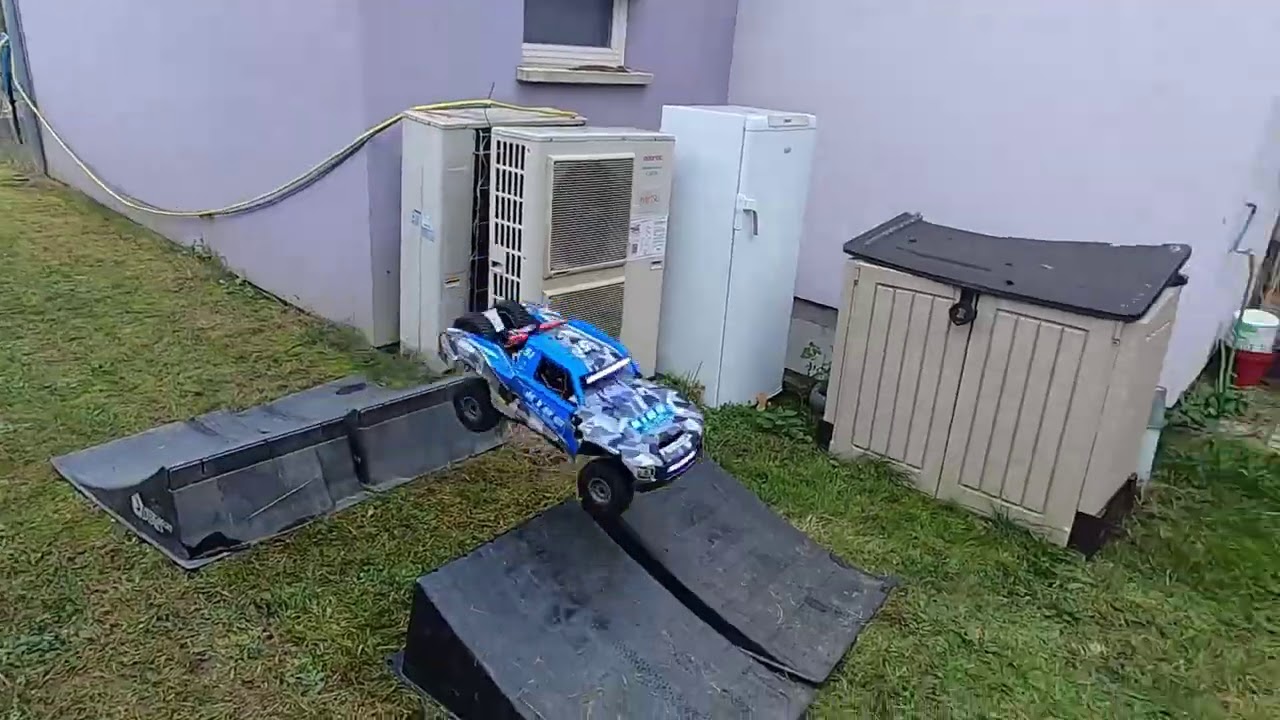PREMIER TEST COOL (finé)  LOSI SUPER BAJA RAY 2.0 8S