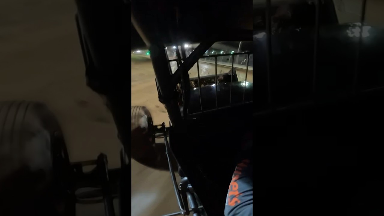 You think driving a Sprint Car is EASY?! HOLD ON!! 💪🏽🔥 #DG2 #GoPro #POV #OnBoard #HoldOn