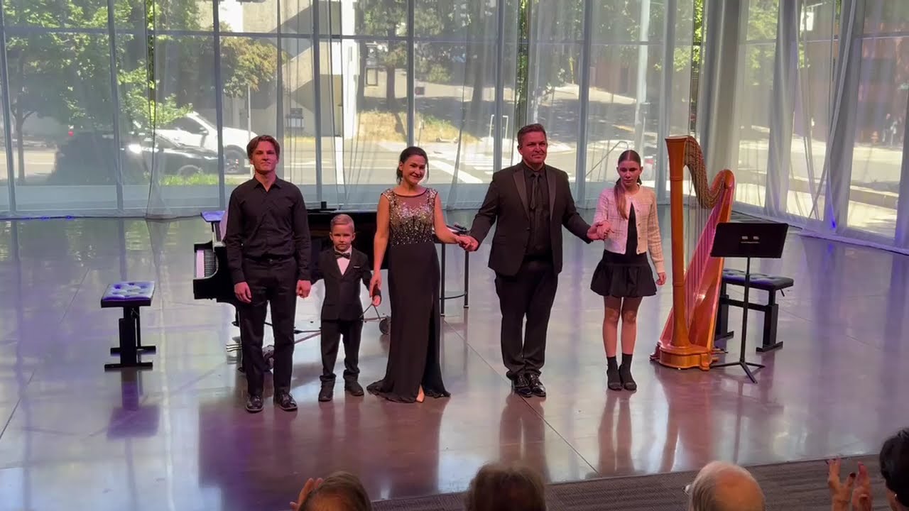 “Lippen schweigen – Lehár | The Merry Widow Duet | Silchukou family (Live in Seattle)”