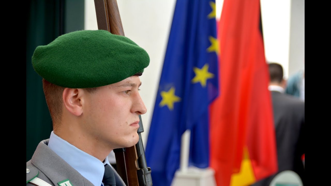 Ehrenkompanie - Chinas Ministerpräsident Li Keqiang - Militärische Ehren
