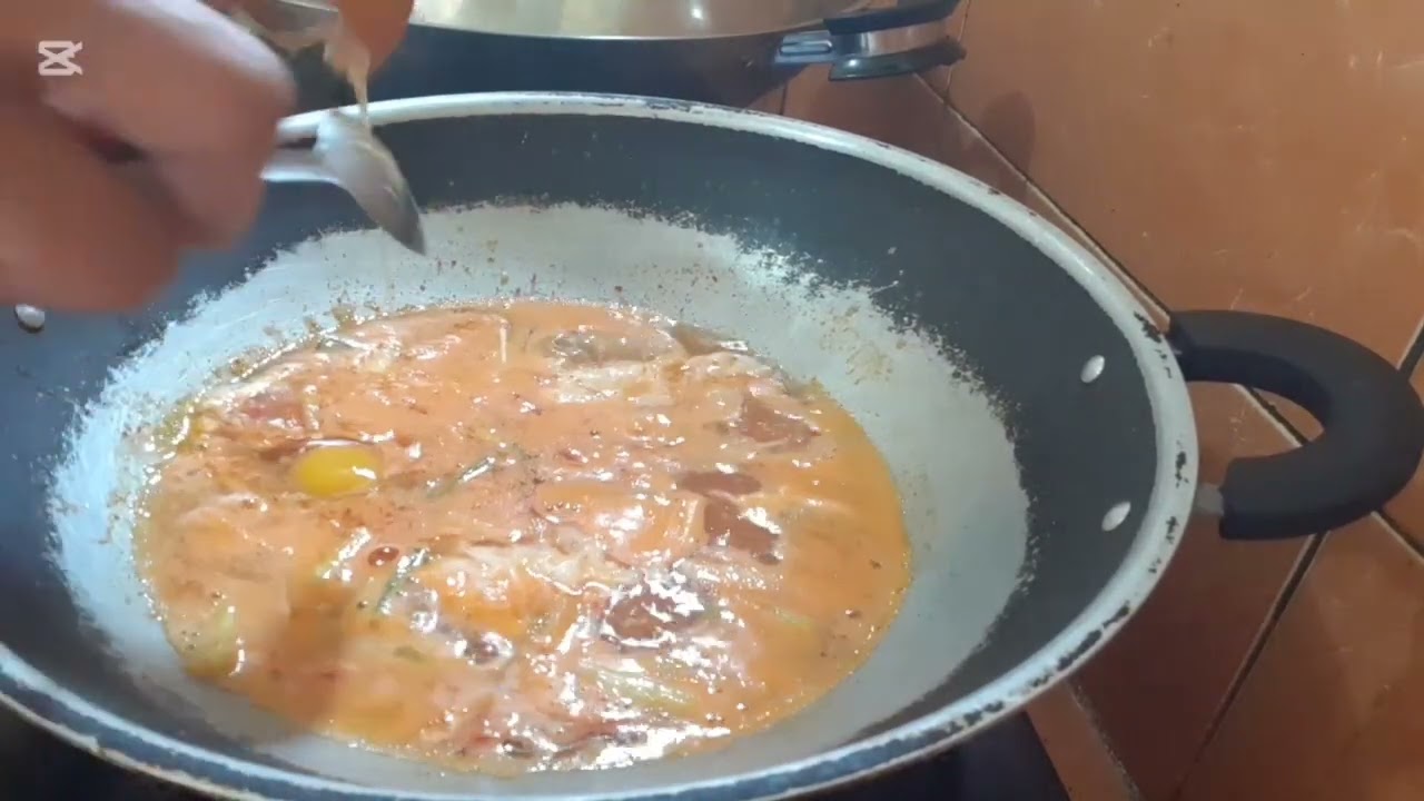 Telur& dan tahu bumbu seadanya 