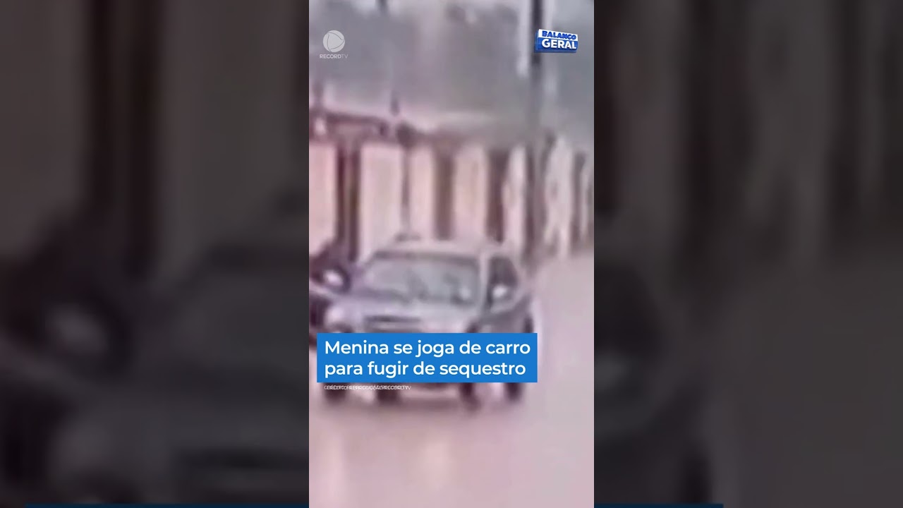 Menina se joga de carro em movimento para fugir de sequestro #Shorts