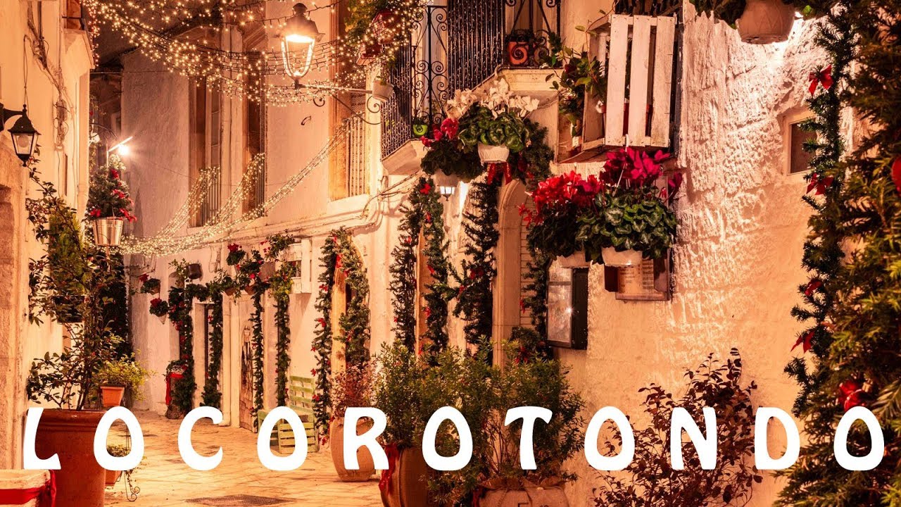 The magic of Christmas in Locorotondo | Italy