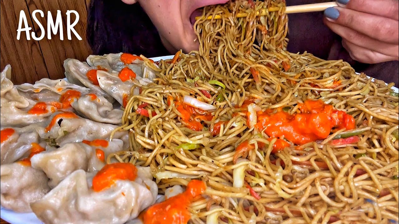 EATING VEGETABLE GARLIC HOT NOODLES WITH VEGETABLE MOMOS | ASMR EATING SHOW