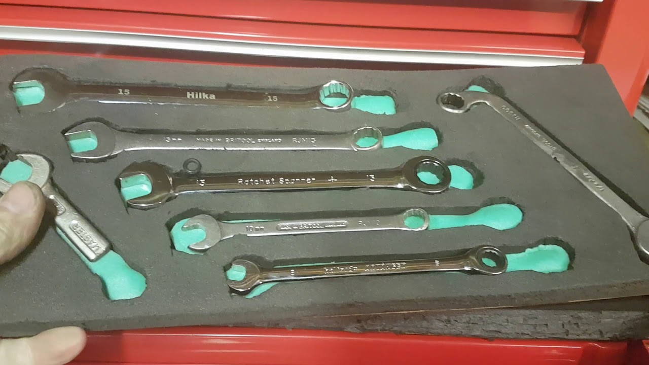 Old 1980's Snap on KRA 40" tool box tour.  Part one.