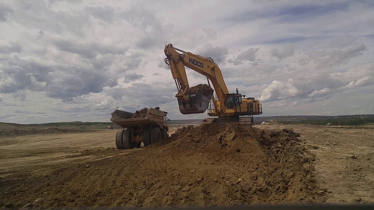 komatsu 1250 taking a shallow cut