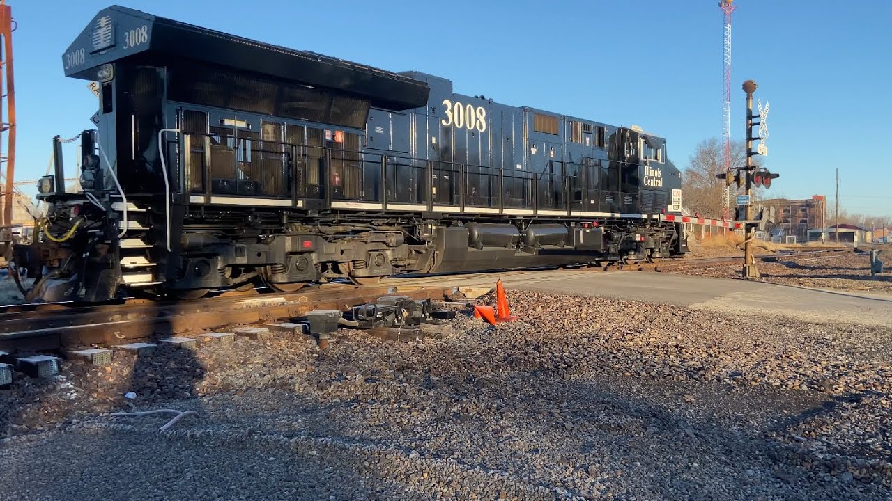 Double Heritage Unit Action in Southern Illinois Featuring CN 3023 (EJ&E) and CN 3008 (IC)