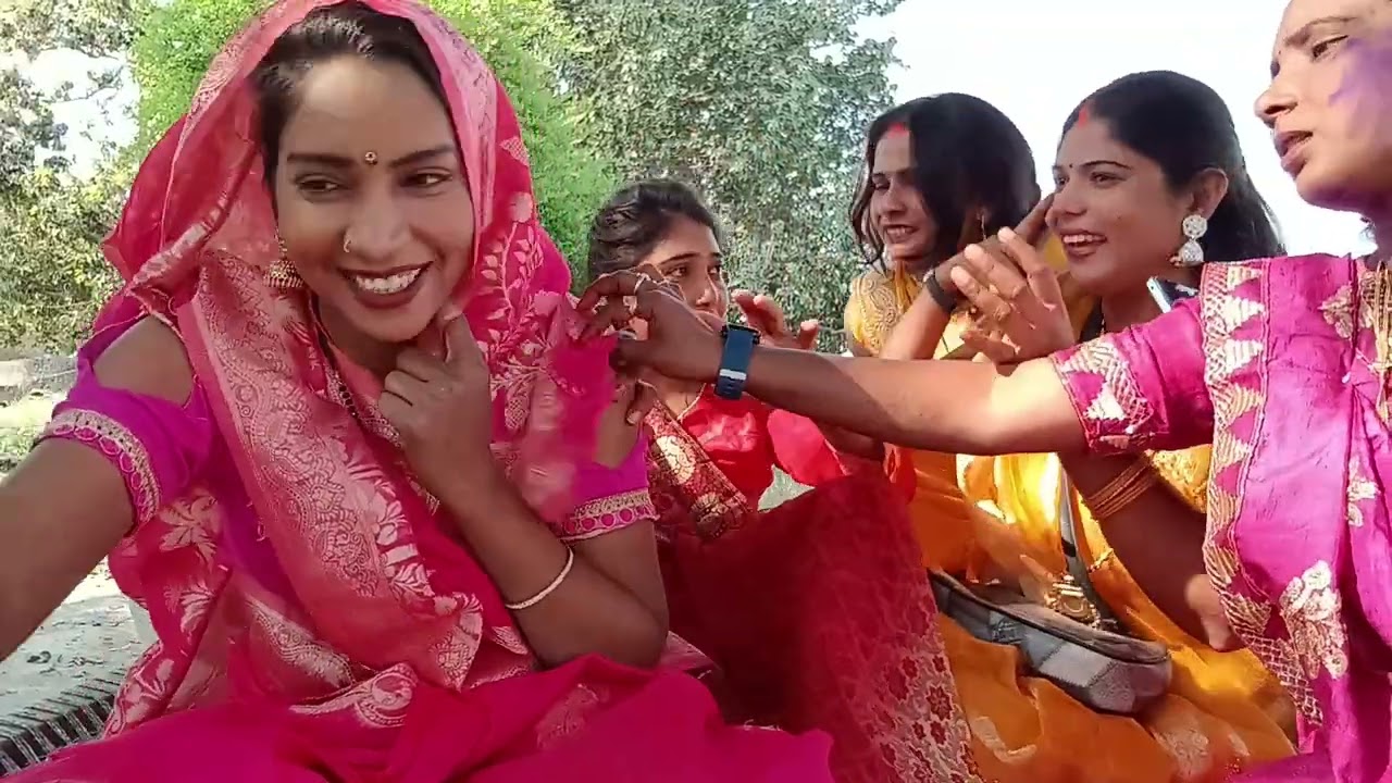 कॉमेडी वीडियो बना रहे थे दोस्तों कैसा लगा अच्छा लगा तो कमेंट में बताइए