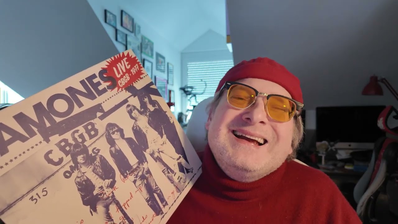Unboxing Vinyl: Ramones - Live at CBGB, 1977