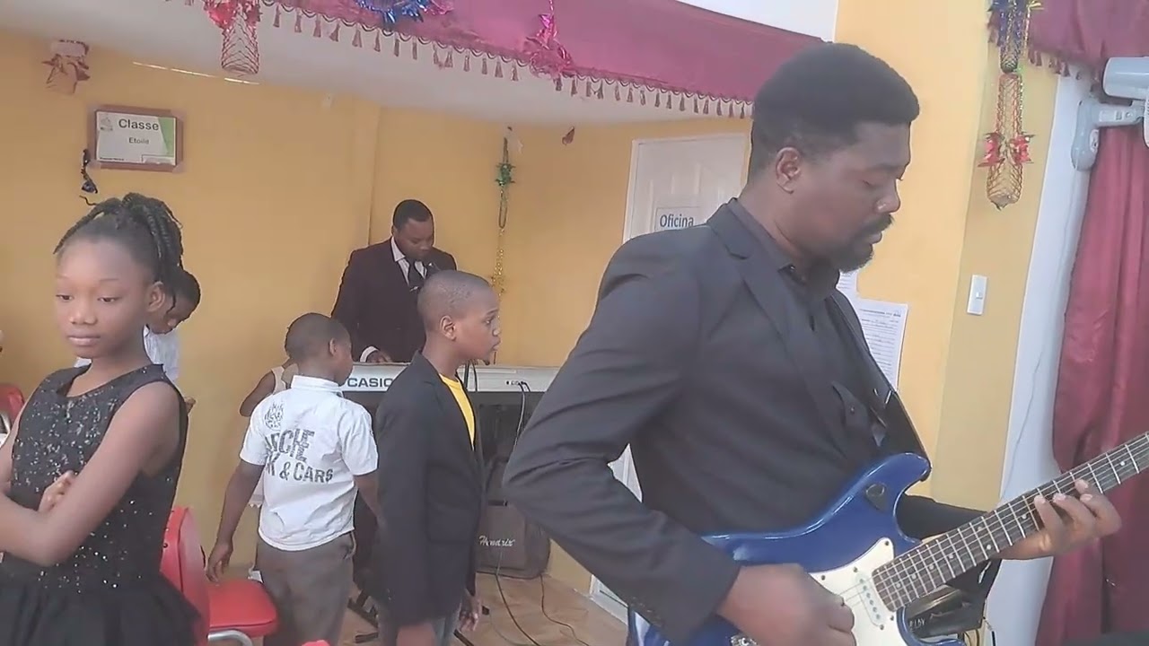 Frè simon  kap fe pèp bondye a danse..maestro paul neg jacmel 