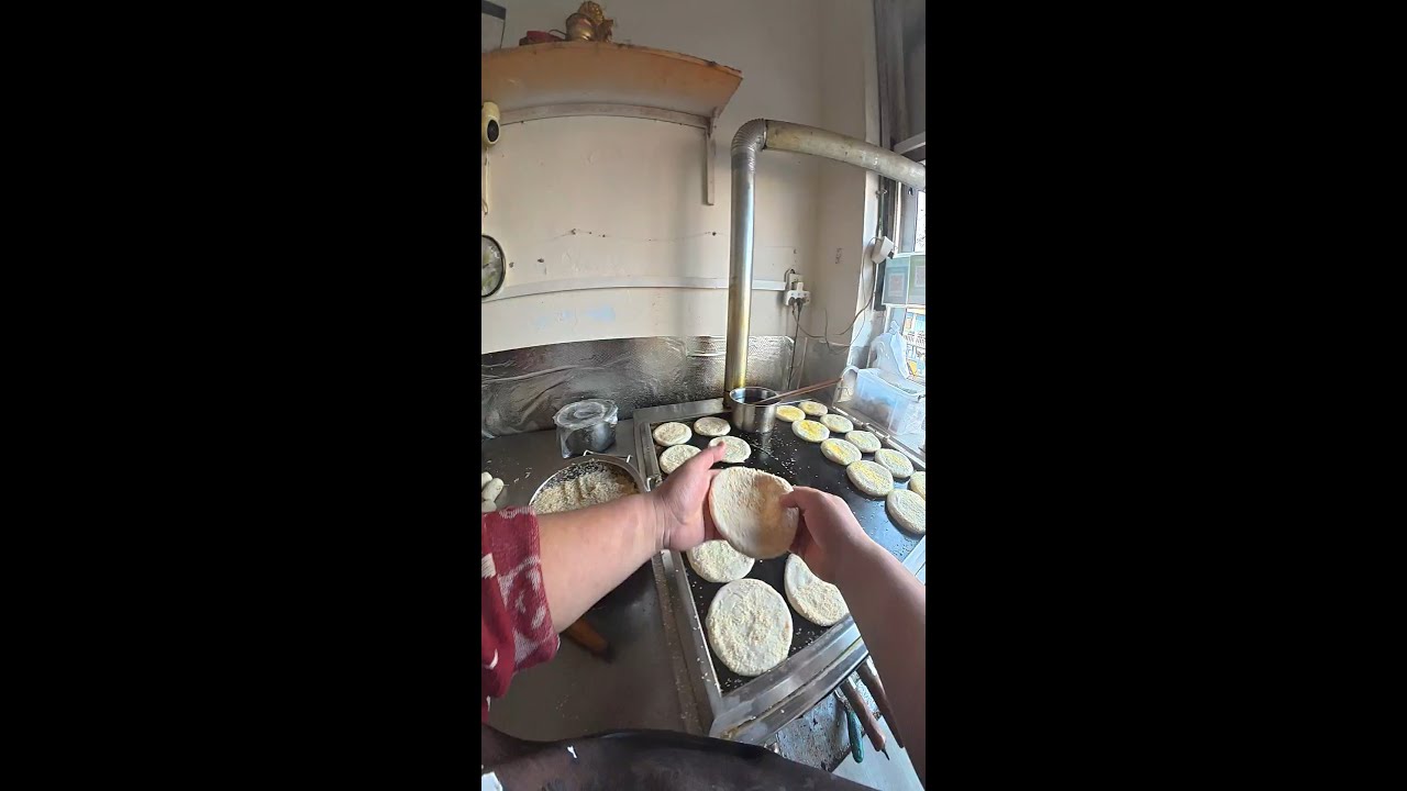 🔴 LIVE: Freshly Baked Sesame Flatbread in China | Street Food POV in Action