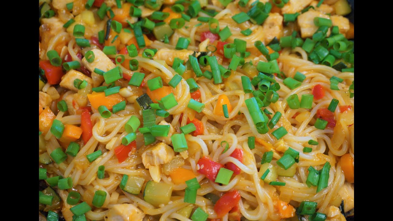 Spagečiai su vi&scaron;tiena ir daržovėm | Greita skani vakarienė | Kini&scaron;ki makaronai | Chinese noodles