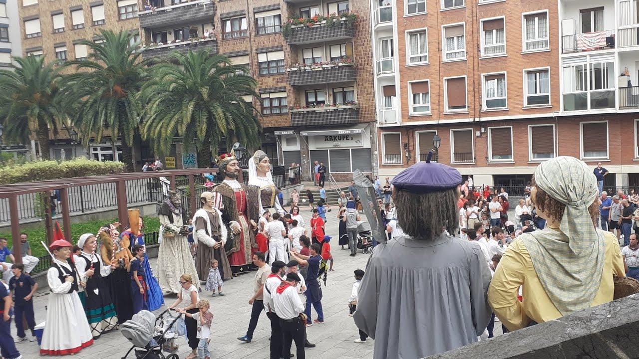 Gigantada de Santutxu Kolorea de Mairuek          2025.Mairuek,K.I.E.T.B,Castaños,Larraga y Zubira.