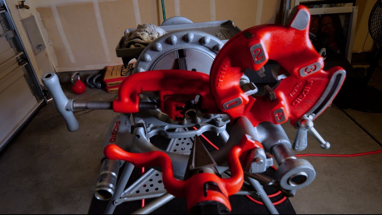 HOW TO THREAD A PIPE ON A RIDGID 300 | FOR BEGINNER'S  {2023}