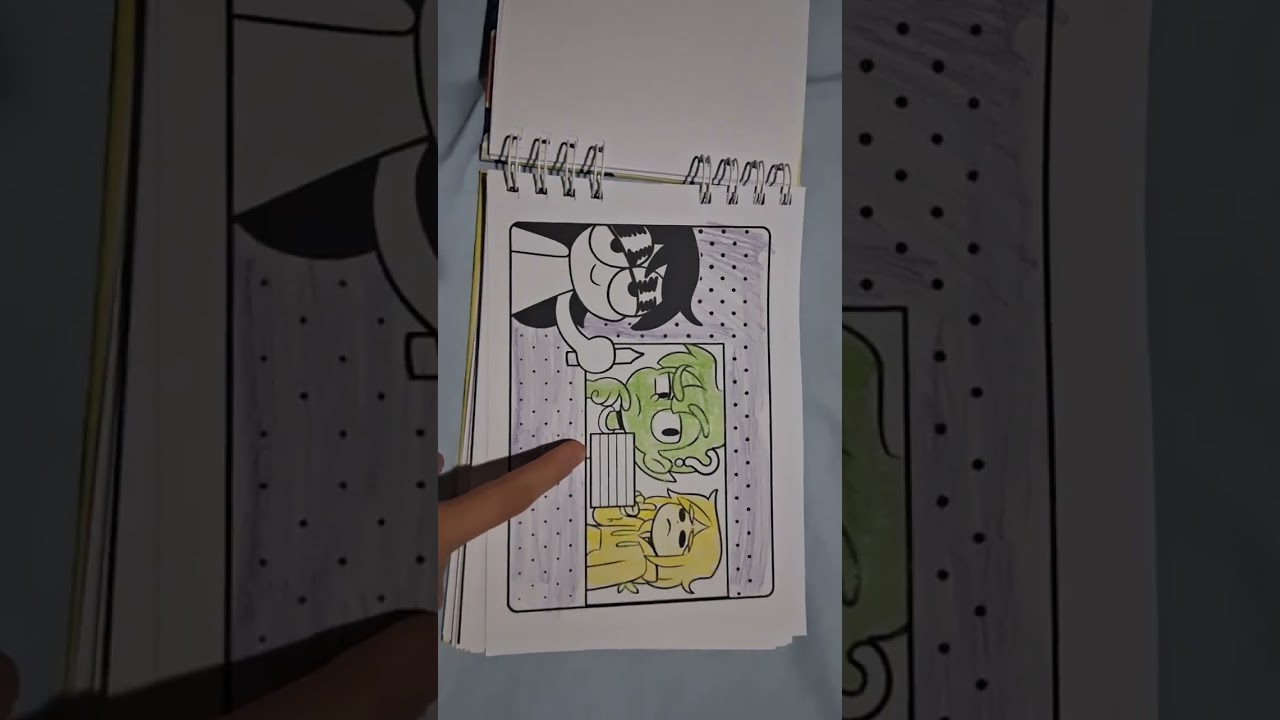 mostrando a cartinha de One Piece e mostrando o caderno do mundo o torajo não verdadeiro 