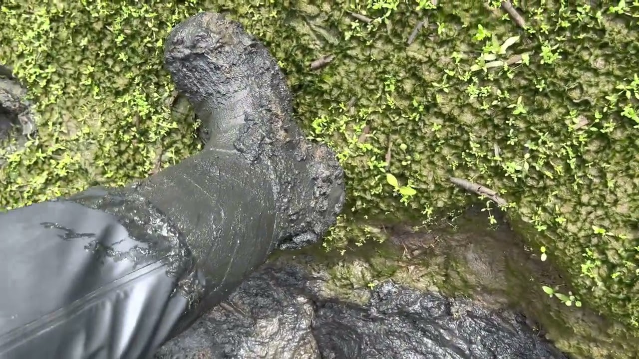Viking Ultra 2.0 and Engelbert Strauss rainpants in deep black mud