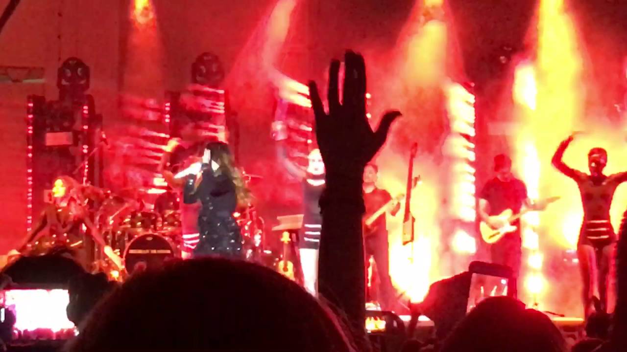 Meghan Trainor - Bang Dem Sticks live at SunFest