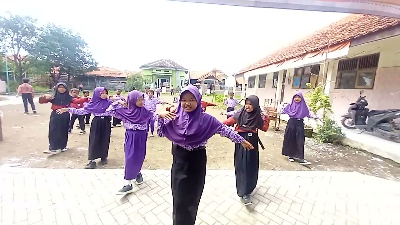SENI TARI Sate Blengong Khas Kota Brebes ( SDN Karangjunti 03 ) 