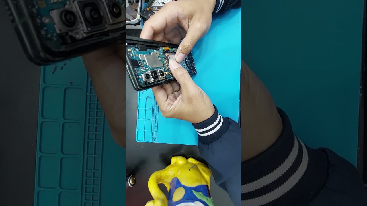Tutorial Cara Bongkar Atou Servis Samsung Galaxy Z Fold 3