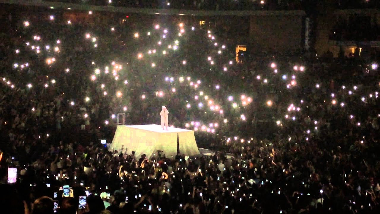 Rihanna - Intro & Stay Live - Anti World Tour, Jacksonville