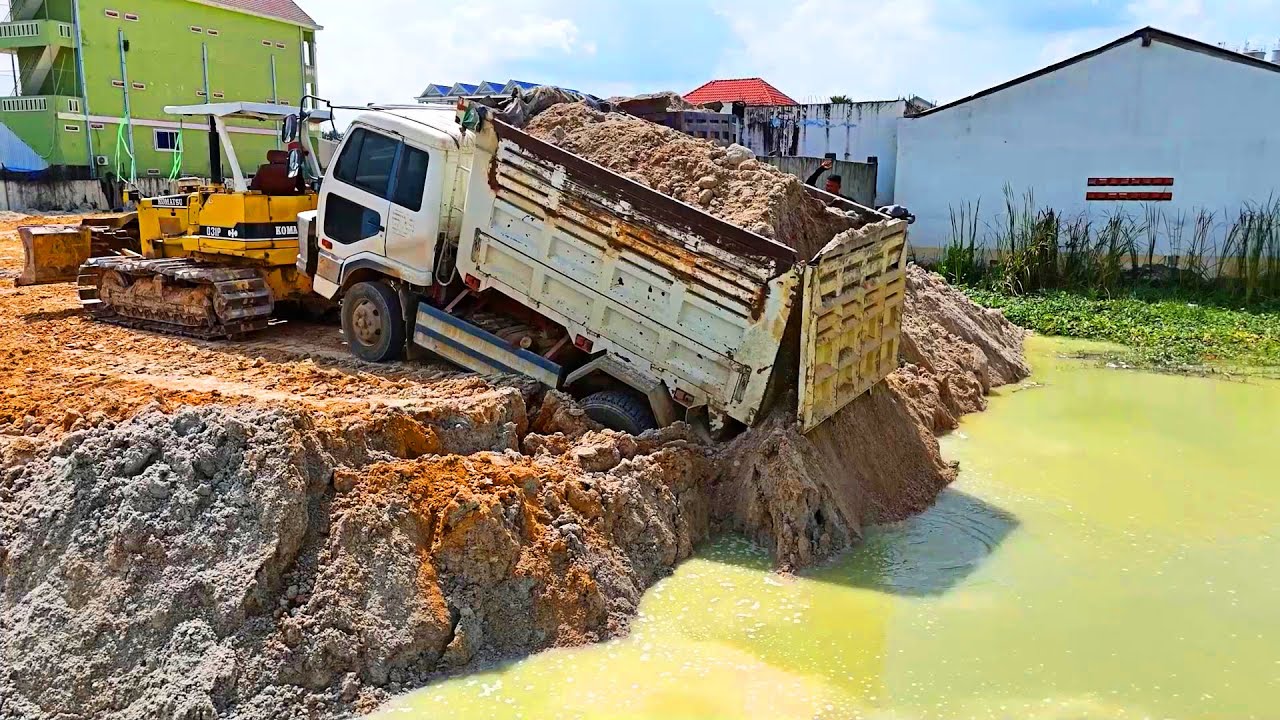 Incredible landfill!! Dump Truck 5ton Drive Back Uploading Landslide Overturned, Bulldozer KOMATSU 