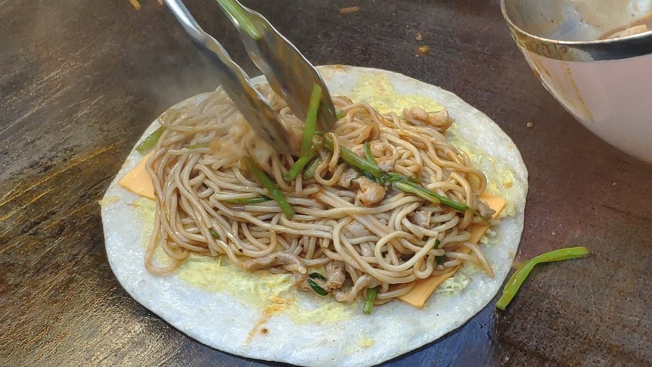 麻辣起士燒麵捲、牛肉捲&mdash;台灣街頭小吃.寧夏夜市 Taiwanese street food Ningxia Night Market